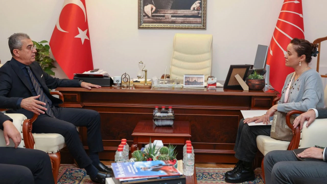 Siyasi partileri ziyaret eden Yasemin Minguzzi DEM Parti'yi es geçti Siyasi partileri ziyaret eden Yasemin Minguzzi DEM Parti'yi es geçti