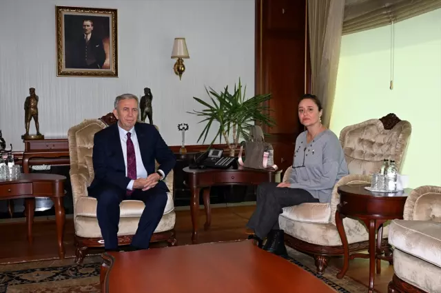 Siyasi partileri ziyaret eden Yasemin Minguzzi DEM Parti'yi es geçti Siyasi partileri ziyaret eden Yasemin Minguzzi DEM Parti'yi es geçti