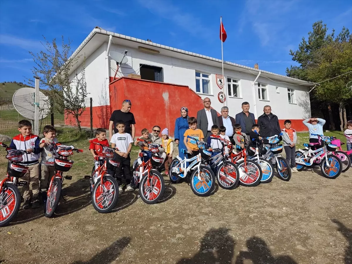 Hayırseverler Bisiklet Hediye Etti