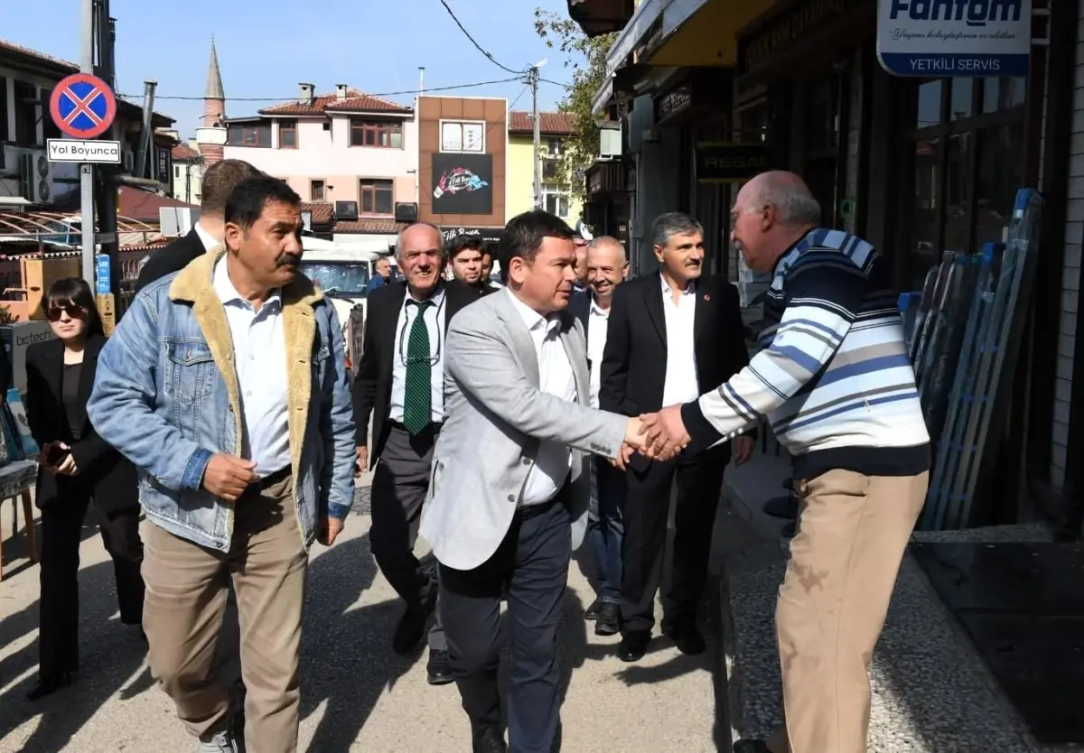 Osmangazi Belediye Başkanı Erkan Aydın, Tahtakale Mahallesi\'ni Ziyaret Etti