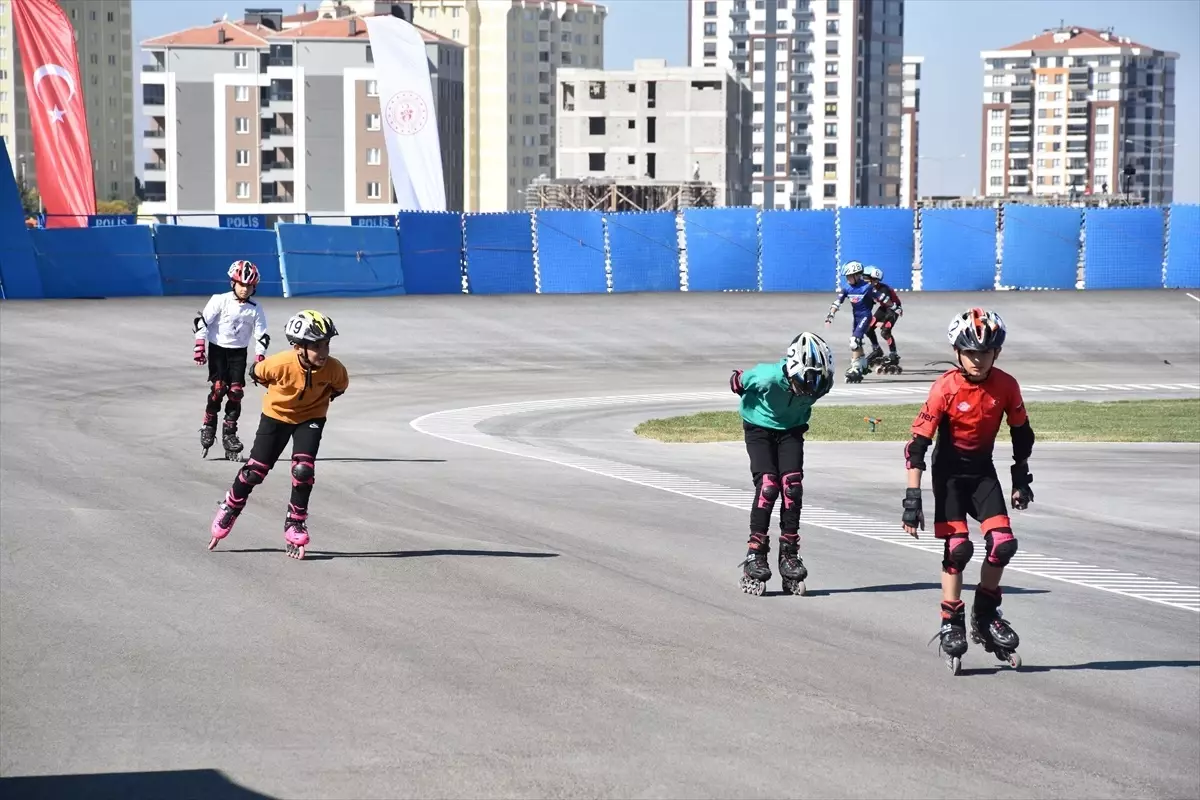 Tekerlekli Paten Şampiyonası Karaman\'da Başladı
