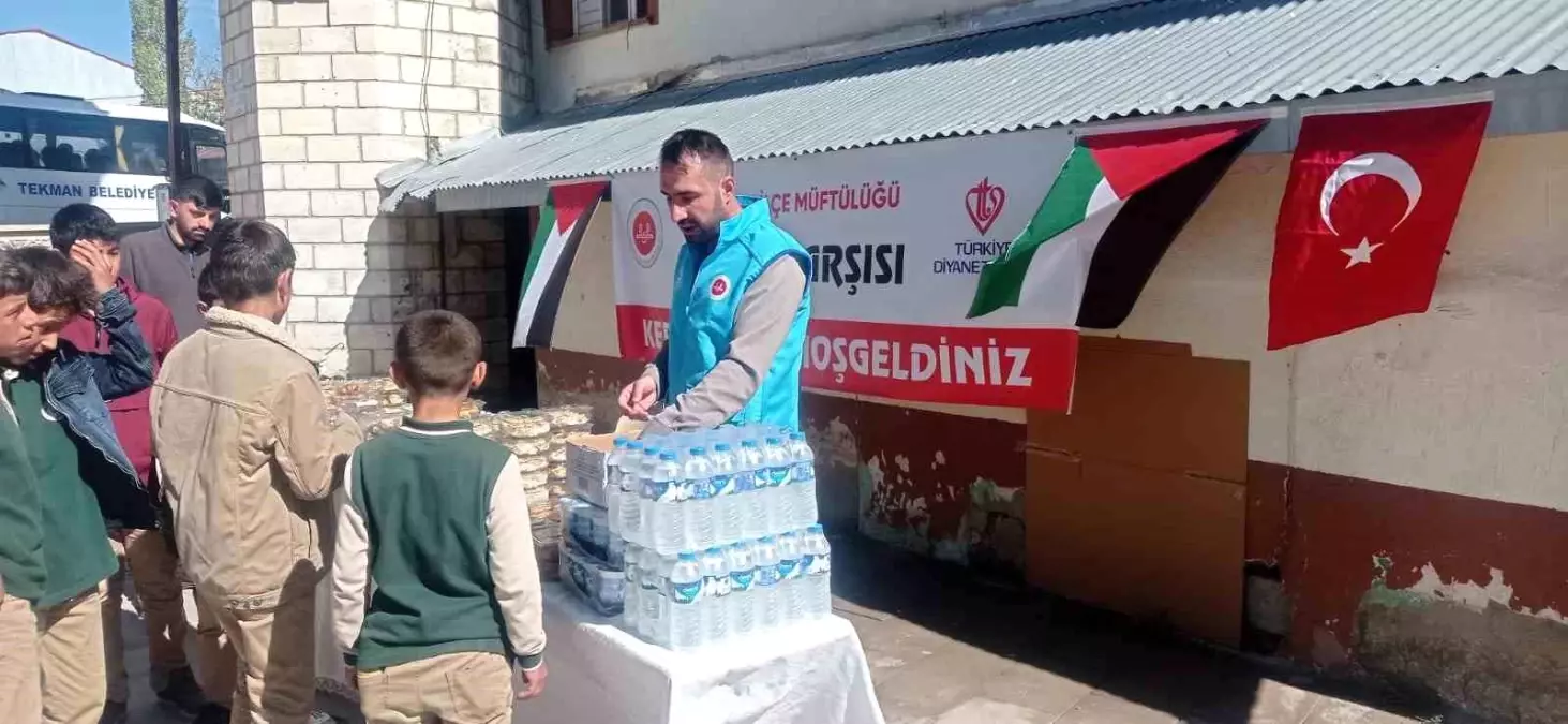 Tekman\'da Gazze İçin Hayır Çarşısı