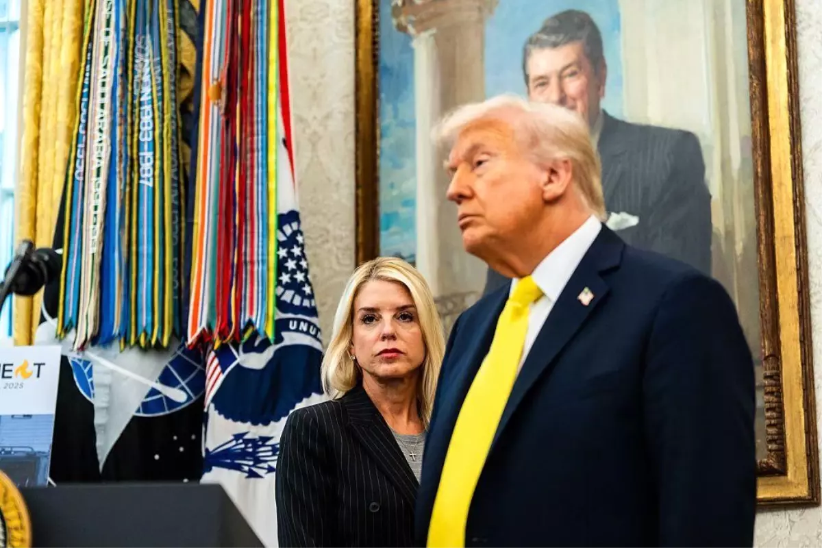 Bolton\'a Gizli Bilgileri Paylaşma Suçlaması