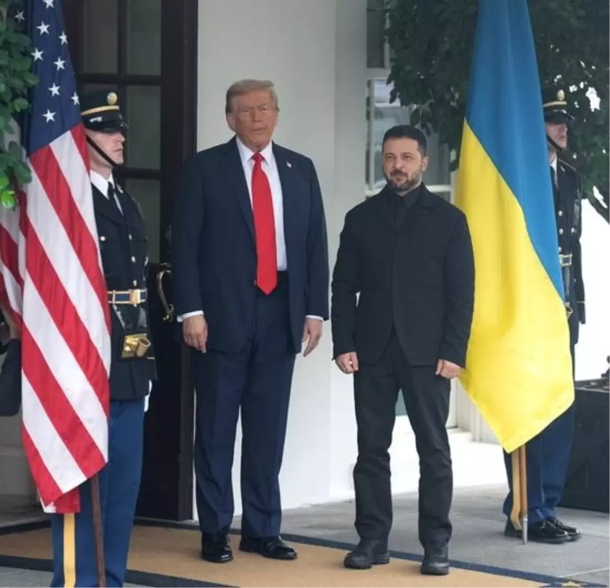 Trump ve Zelenskiy Beyaz Saray\'da Buluştu