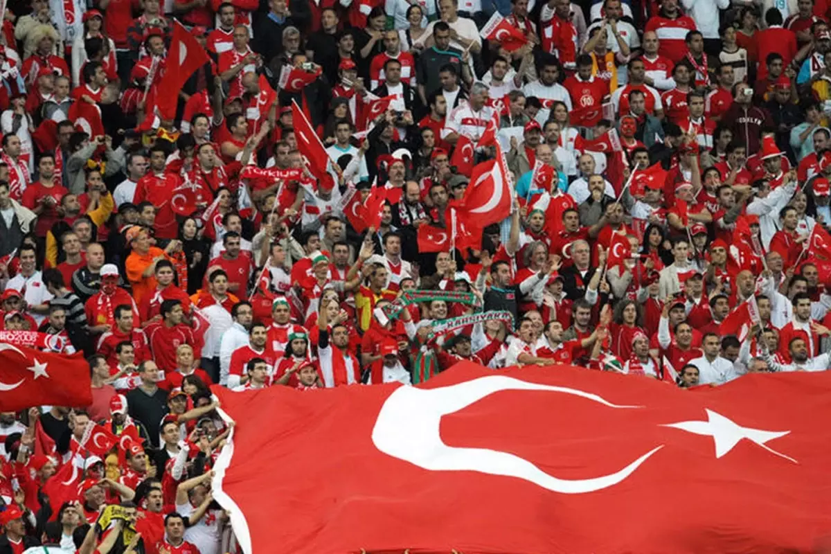 Türk oyuncuyu Romanya Milli Takımı\'na davet ettiler