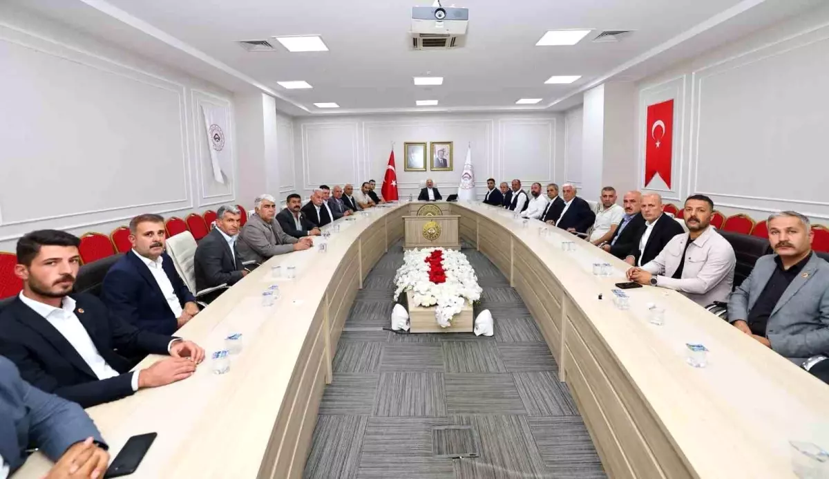Adıyaman\'da Köy Muhtarları ile Toplantı