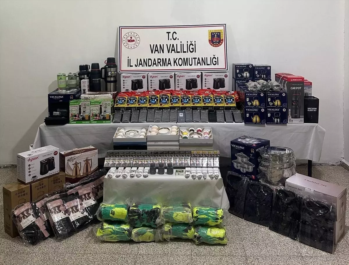 Başkale\'de Kaçak Sigara Operasyonu