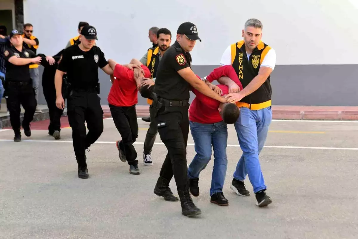 Adana\'da Haraç İsteyen Çete Kurşunladı