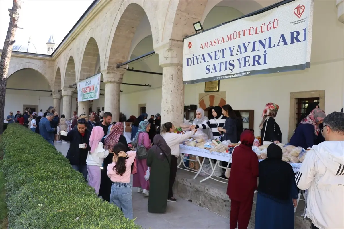 Amasya\'da Filistin\'e Destek Hayır Çarşısı Açıldı