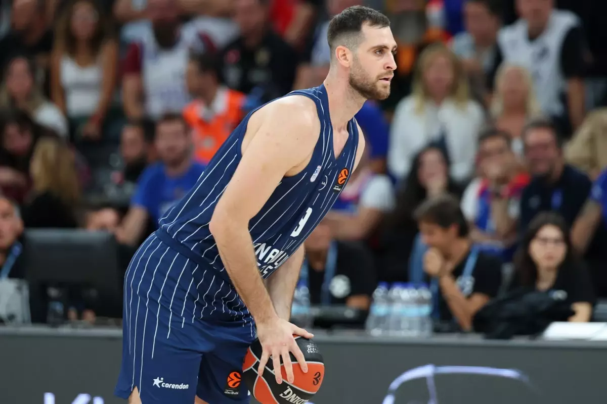 Anadolu Efes\'te yıldız oyuncu Georgios Papagiannis sezonu kapattı