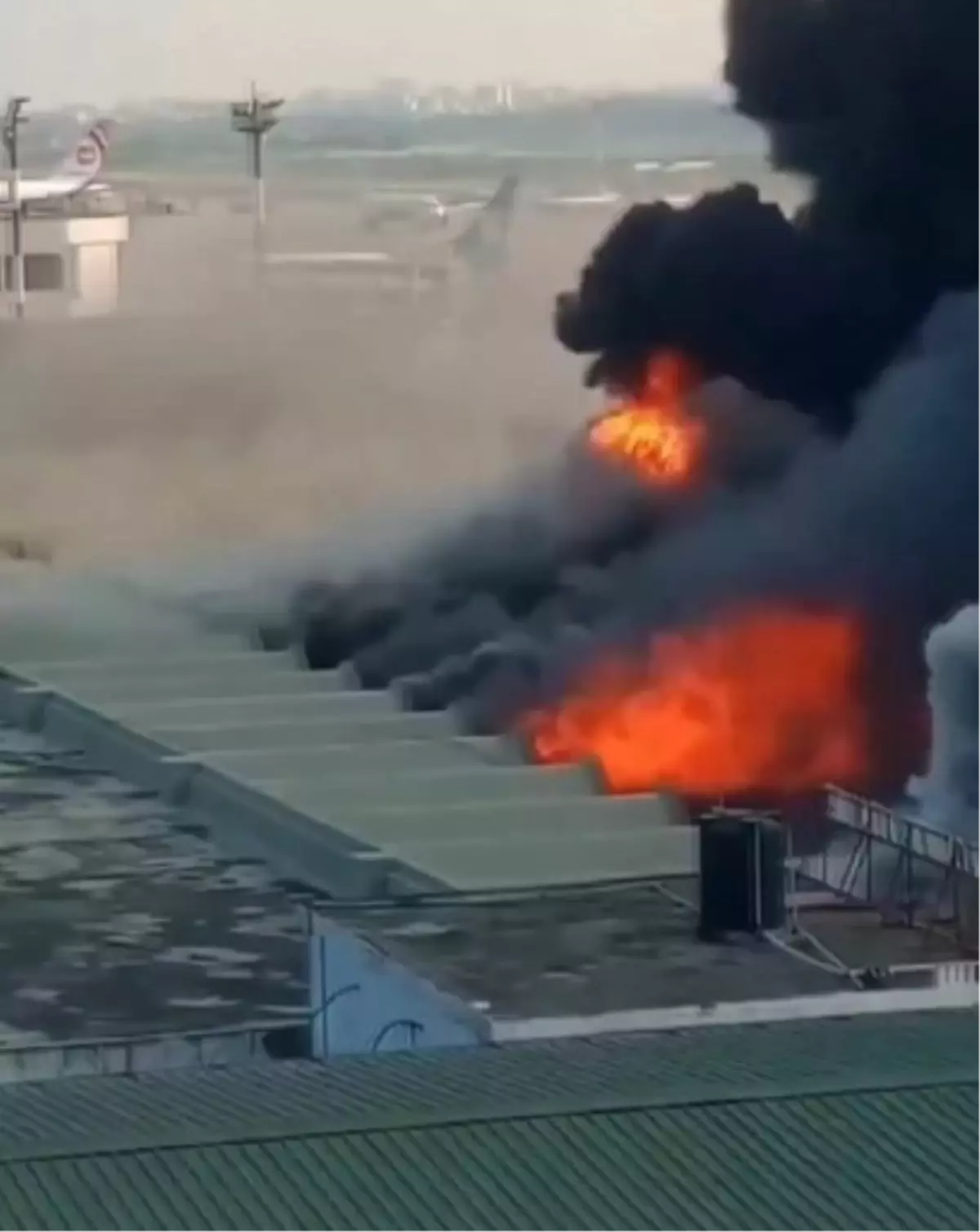 Dakka Havalimanı\'nda Yangın