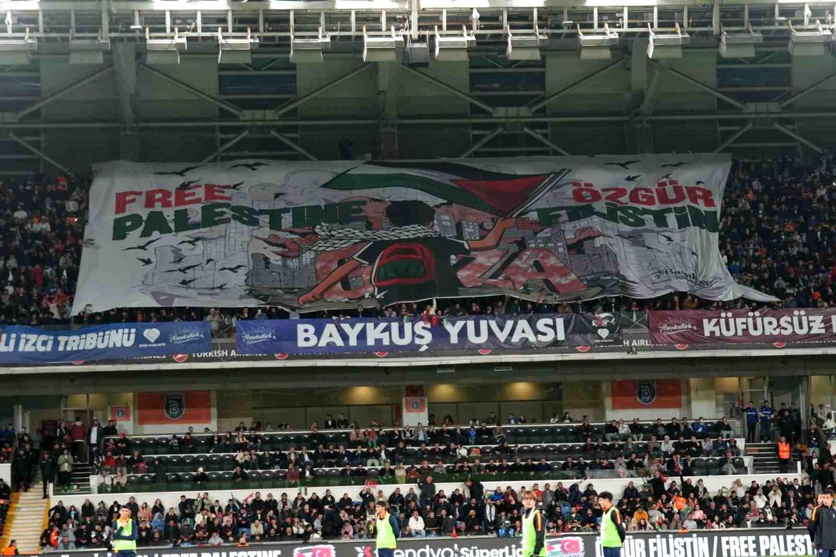 Başakşehir Taraftarından Filistin\'e Destek