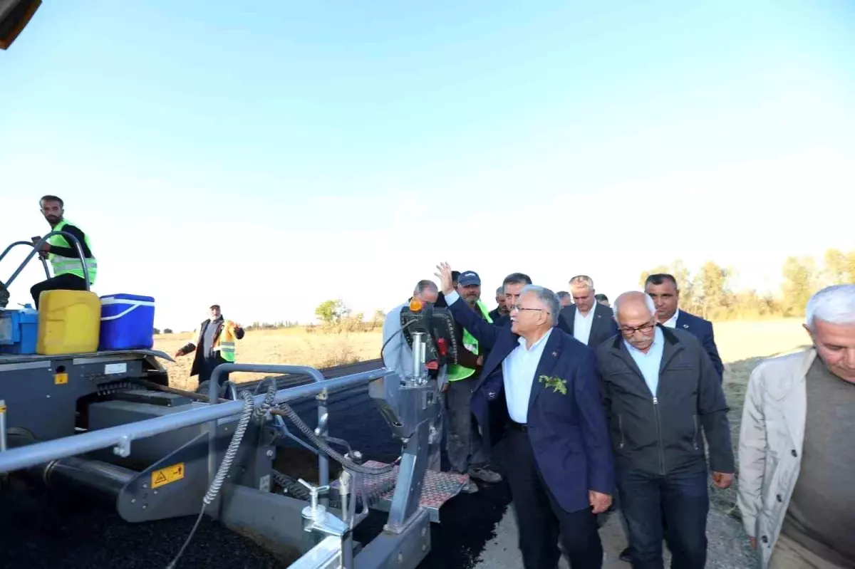 Kayseri\'de Kırsal Yollar İçin 15 Bin Ton Asfalt Çalışması