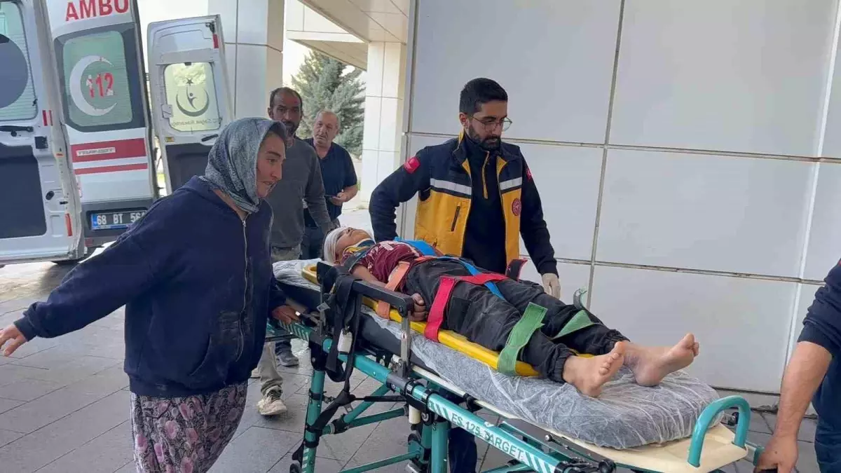 Aksaray\'da Elektrikli Bisiklet ile Minibüs Çarpıştı: İki Çocuk Yaralandı