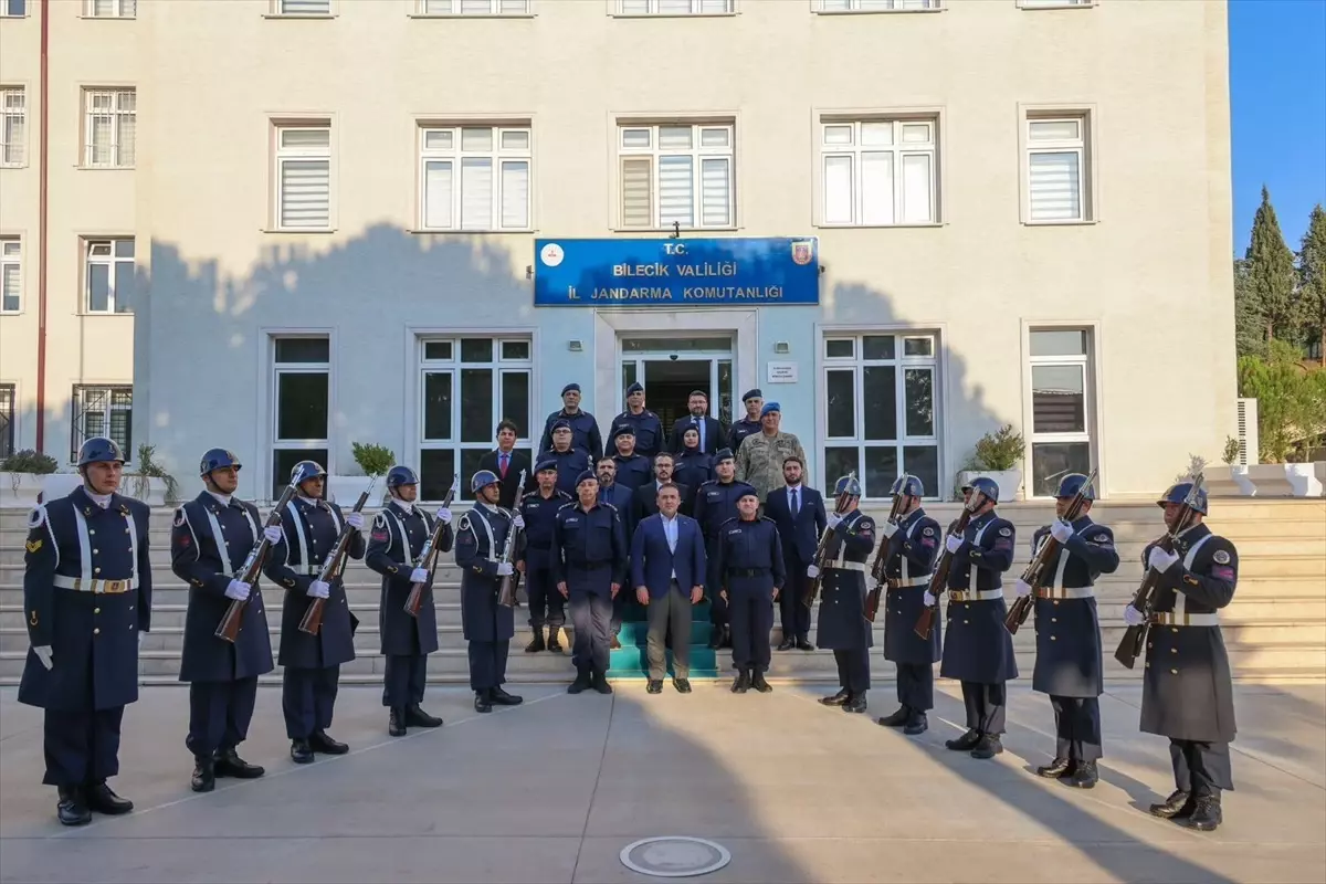 Vali Sözer Jandarma Komutanlığı\'nı Ziyaret Etti