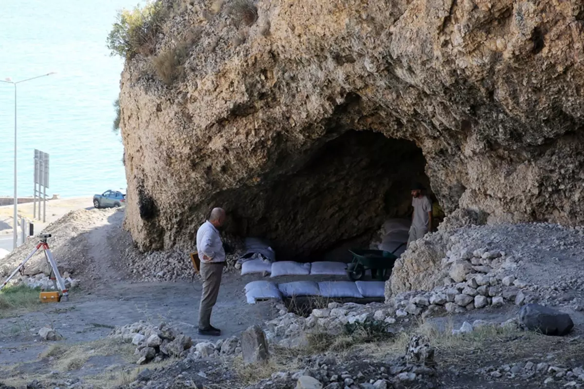 Bitlis\'teki gizemli mağarada 8 bin yıllık \'hazine\' gün yüzüne çıkarıldı