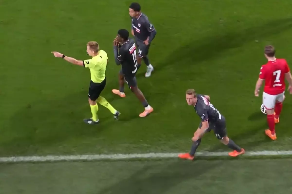 Bitmesine 2 dakika kalan maç yarıda kaldı! Nedeni inanılmaz