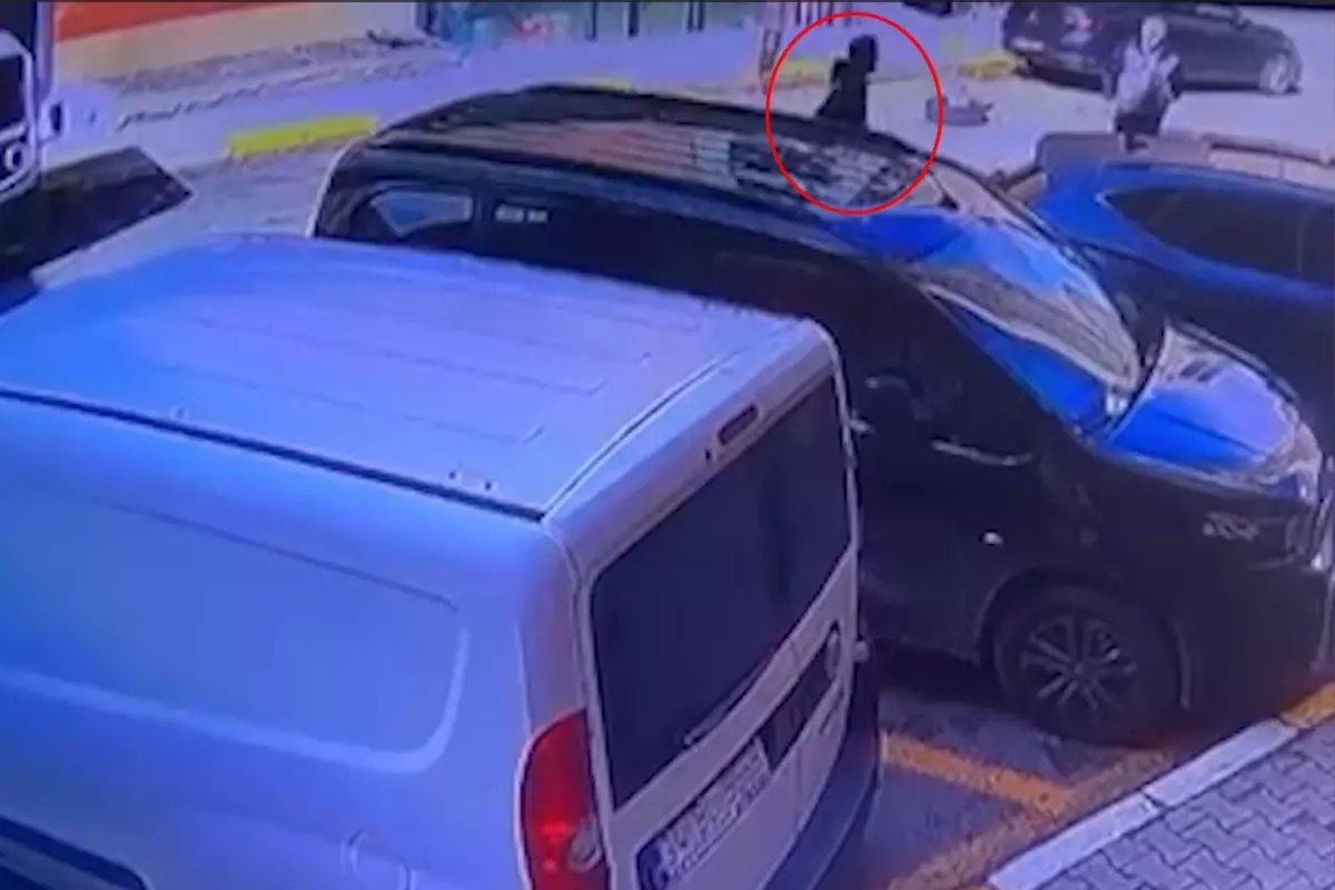 Eşinin aracına takip cihazı taktıran koca yakayı ele verdi