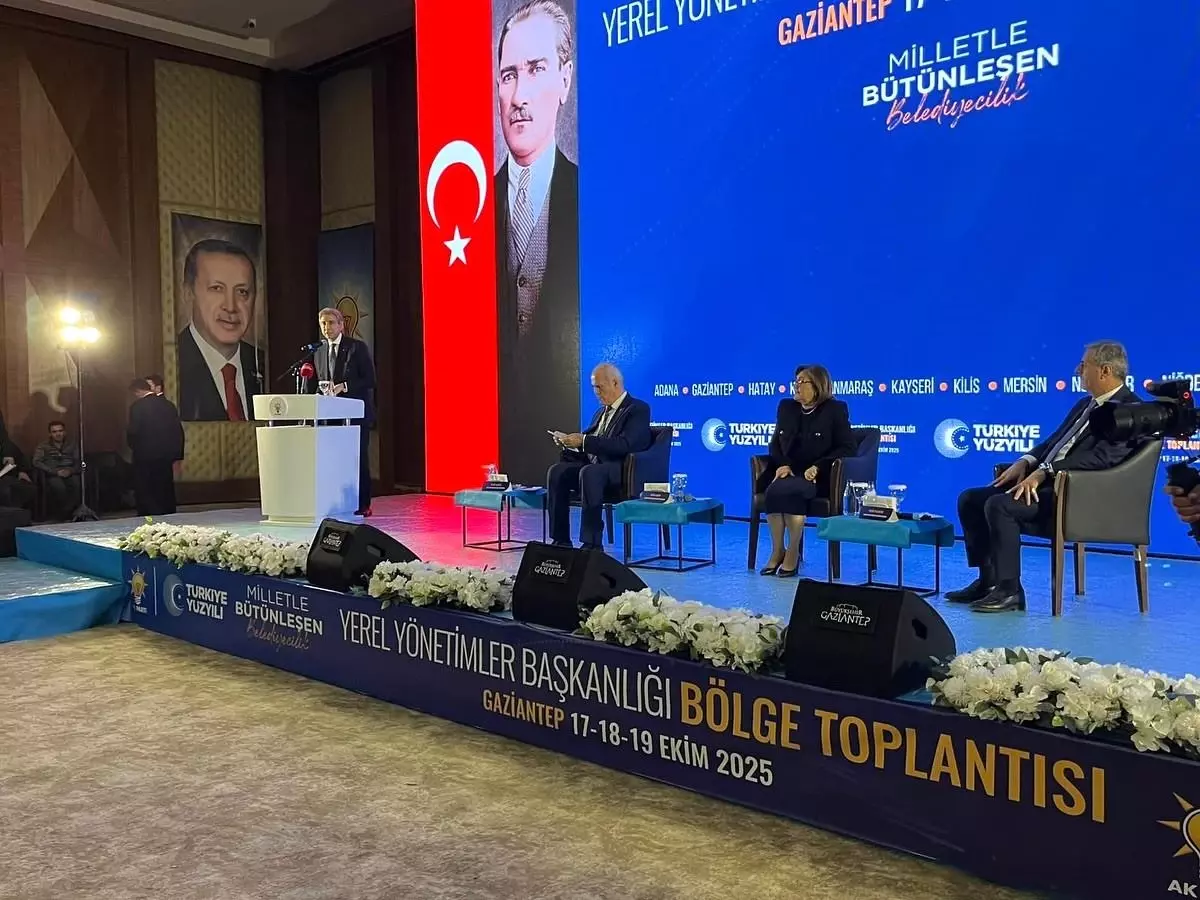 Büyükkılıç, AK Parti\'nin Gaziantep\'teki Yerel Yönetimler Değerlendirme Toplantısına katıldı