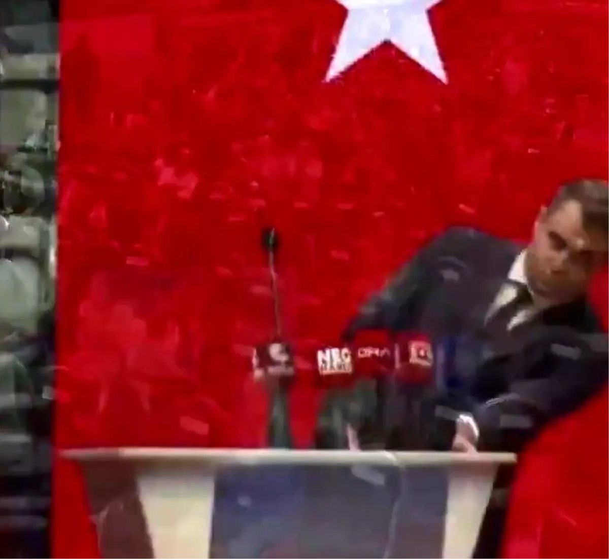 CHP İzmir İl Kongresi\'nde Fenalaşma