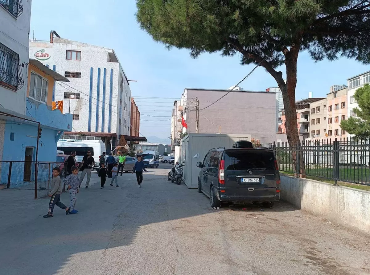 İzmir\'de Dini Nikahlı Kadını Bıçaklayarak Öldürdü
