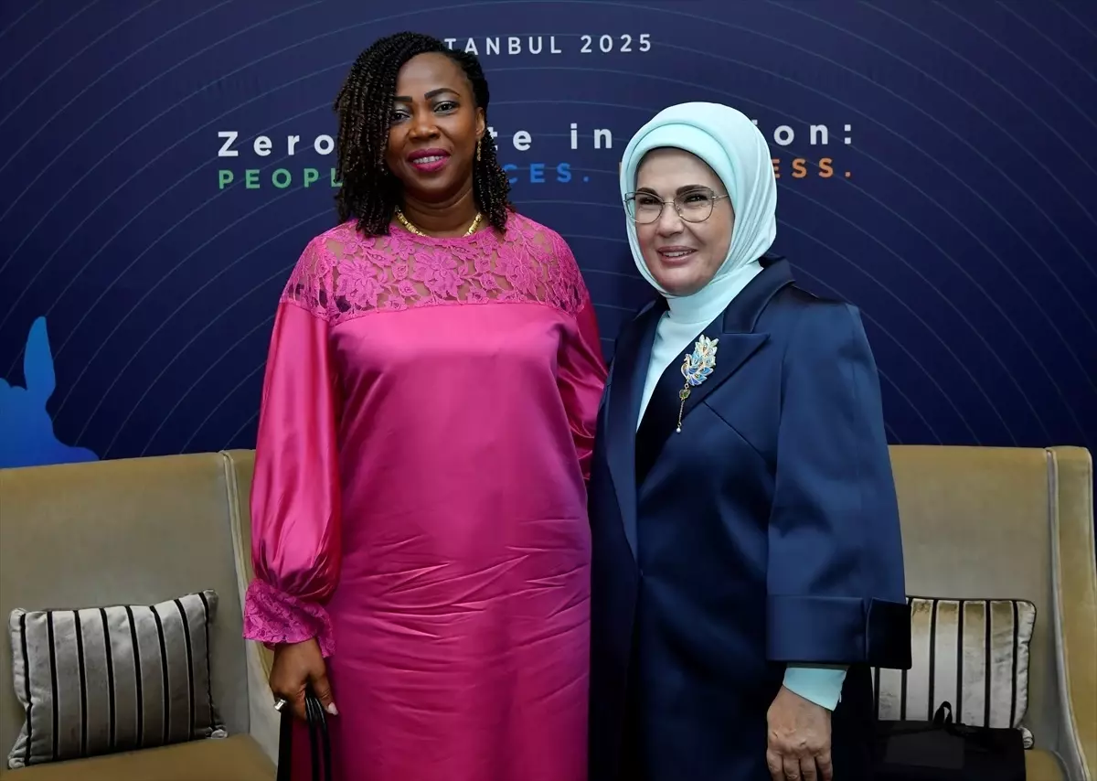Emine Erdoğan, Sierra Leone Cumhurbaşkanı\'nın Eşi ile Bir Araya Geldi