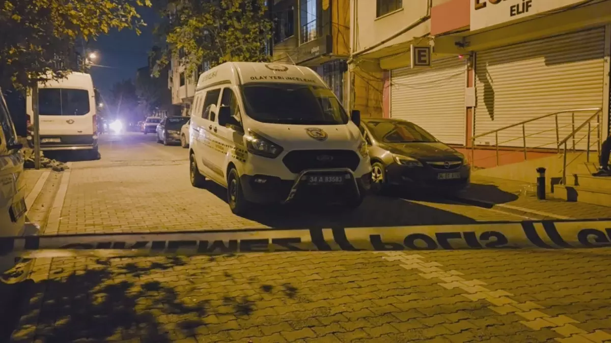 İstanbul\'un göbeğinde silahlı saldırı! Araçla yaklaşıp kurşun yağdırdılar