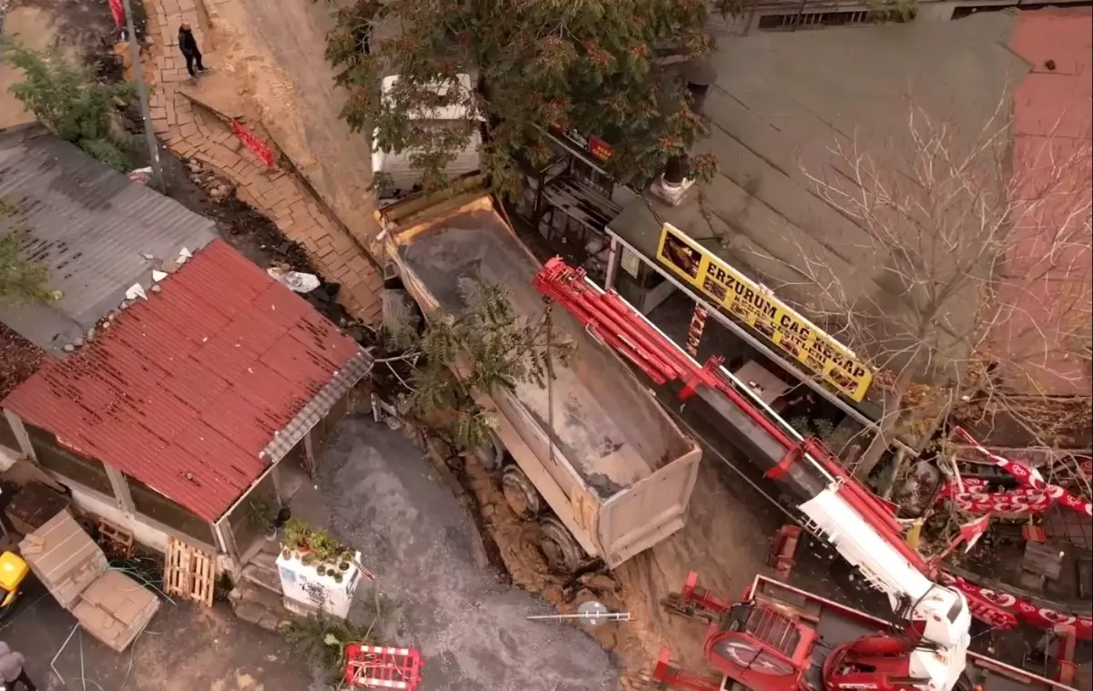 Eyüpsultan\'da Hafriyat Kamyonu Kazası