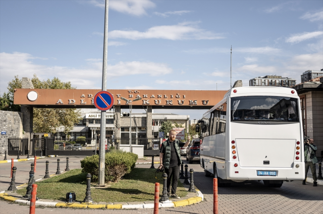 Gülben Ergen, ünlü isimlerin test sonuçlarına tepki gösterdi