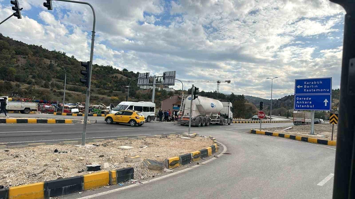 Karabük\'te Kaza: 9 Öğrenci Yaralandı
