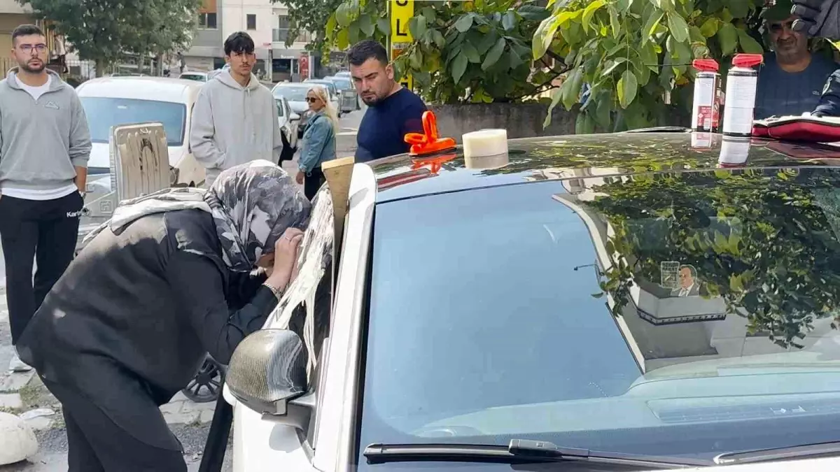 2 yaşındaki çocuk arabanın içinde mahsur kaldı