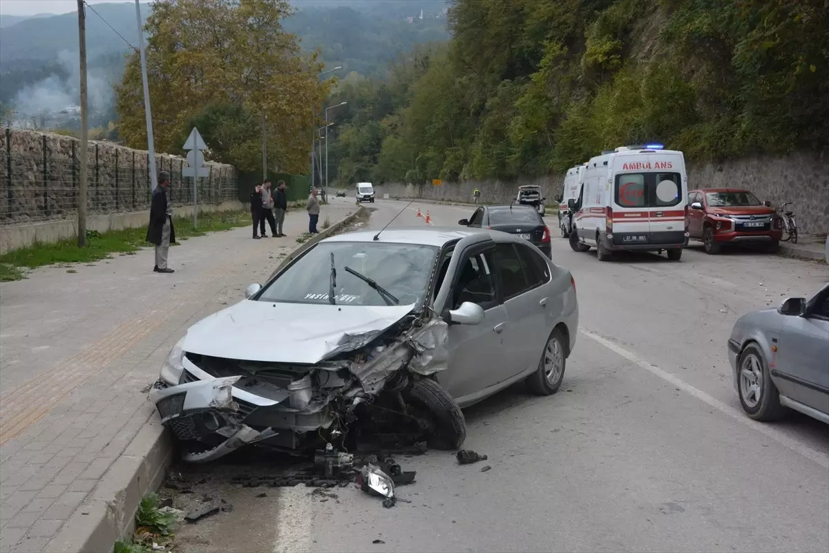 İnebolu\'da Trafik Kazası: 4 Yaralı