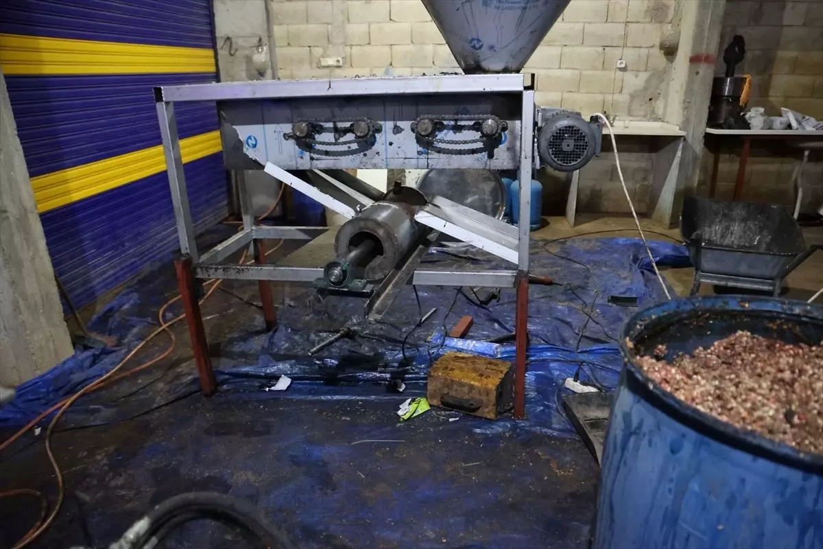 Nar ekşisi imalathanesinde mide bulandıran görüntüler! Pişkinlikleri çıldırttı