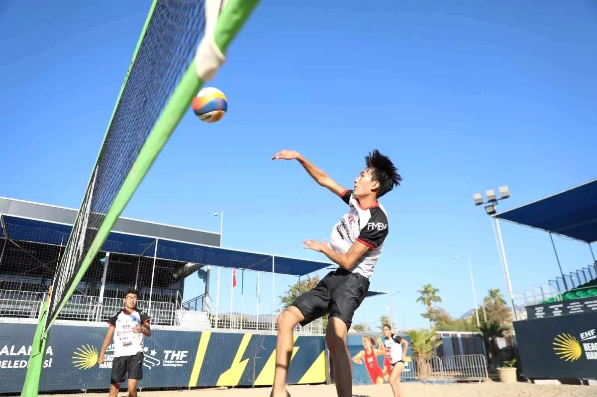 Moğolistan U16 Plaj Voleybolu Milli Takımı Alanya\'da Kamp Yapıyor