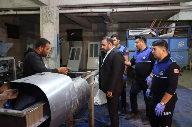 Nar ekşisi imalathanesinde mide bulandıran görüntüler! Pişkinlikleri çıldırttı Nar ekşisi imalathanesinde mide bulandıran görüntüler! Pişkinlikleri çıldırttı