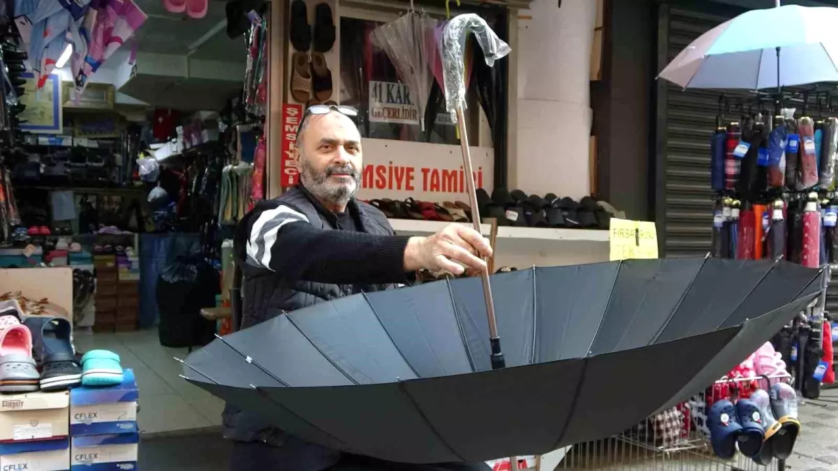 İzmit\'te Tek Şemsiye Tamircisi: Ali Osman Aydın