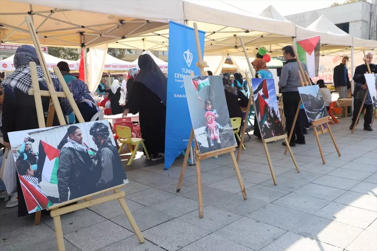 Filistin\'e Destek İçin Hayır Çarşısı