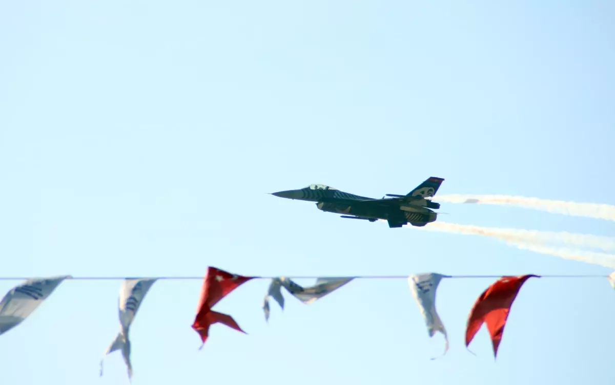 SOLOTÜRK Kayseri semalarında gösteri uçuşu yaptı