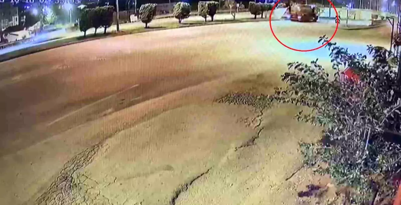 Hatay\'da Kamyonet-Su Tankeri Kazası: Sürücü Hayatını Kaybetti