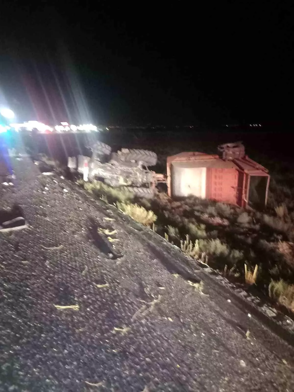 Karapınar\'da Tır Traktöre Çarptı, Sürücü Yaralandı