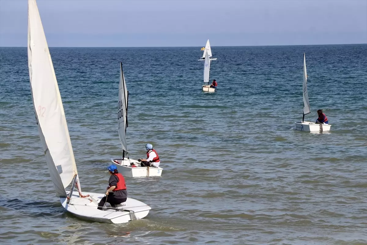 Cumhuriyet Kupası Yelken Yarışları Başladı