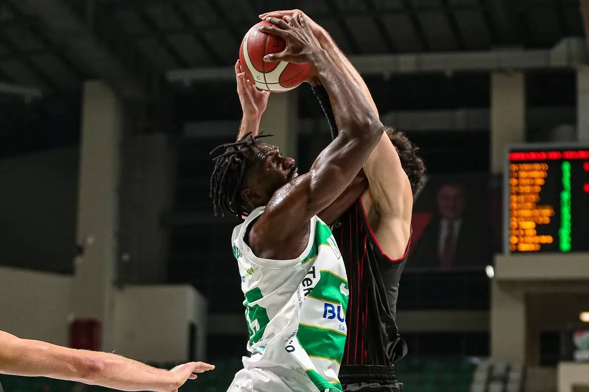 Bursaspor Basketbol, Glint Manisa\'yı Geçti