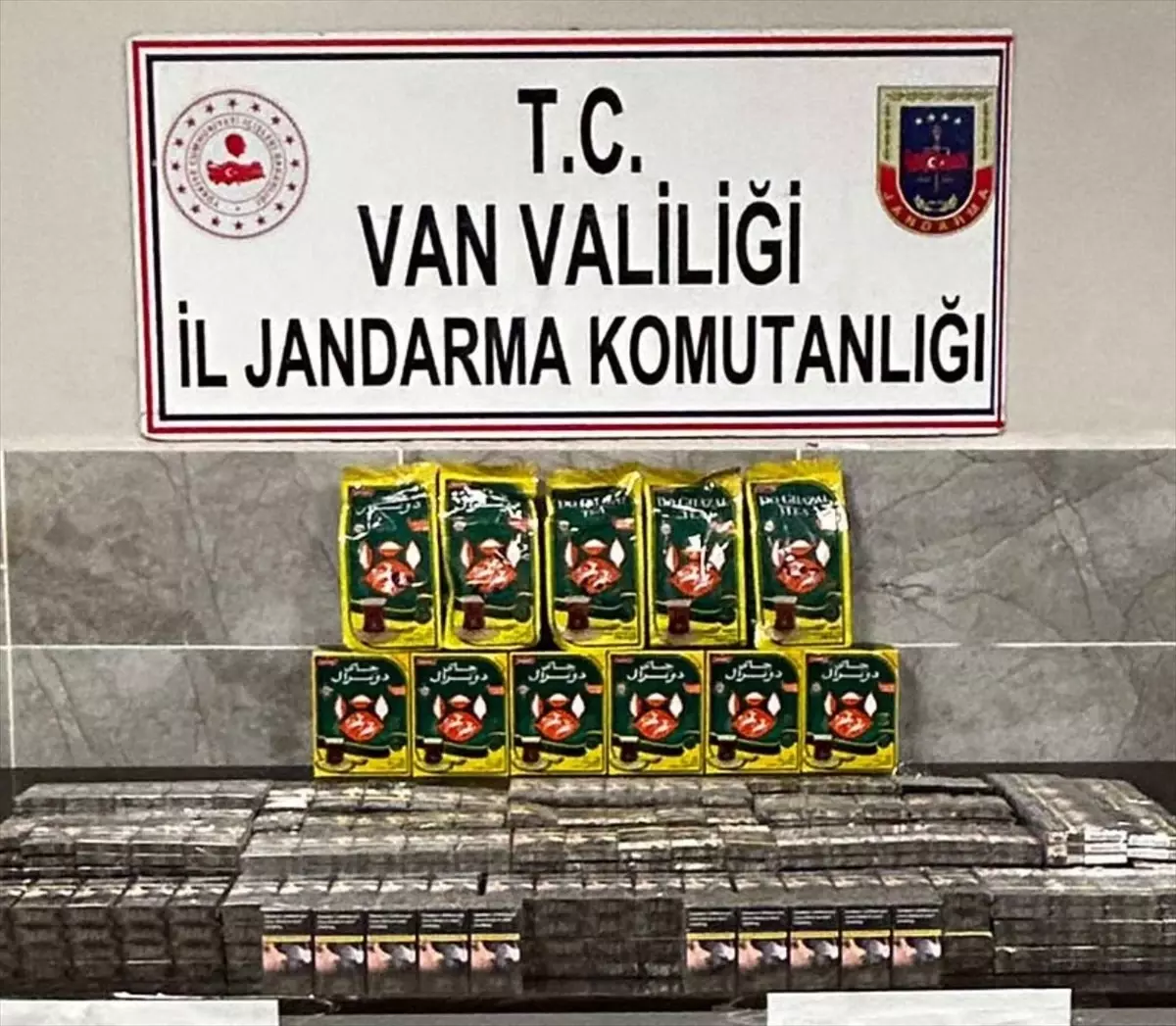 Başkale\'de Gümrük Kaçağı Sigara Ele Geçirildi