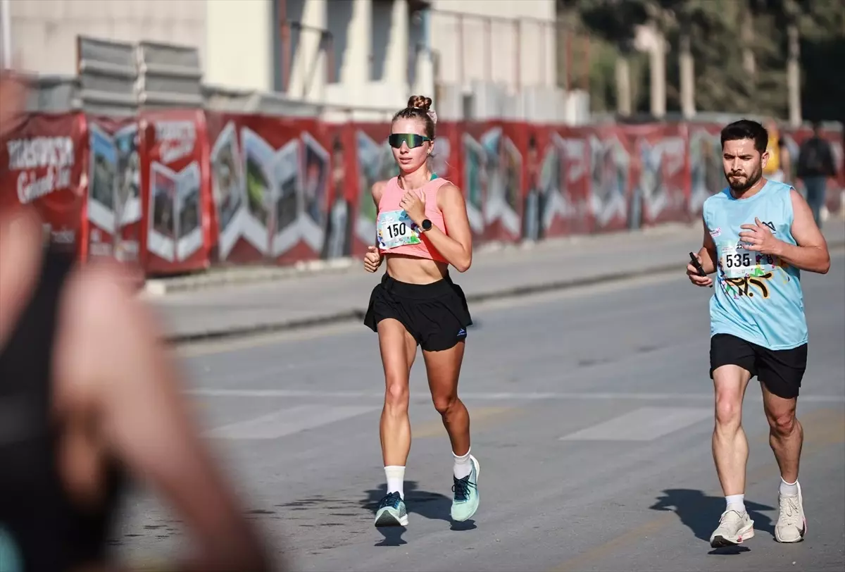 Tarsus Yarı Maratonu\'nda Türk Atletler Fark Yaratıyor