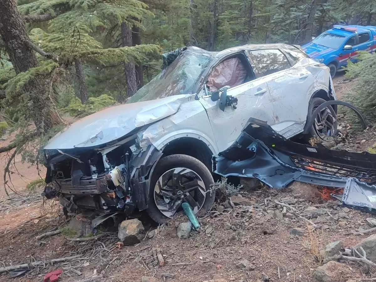 Pozantı\'da Uçurumdan Düşen Cipteki Çift Hayatını Kaybetti