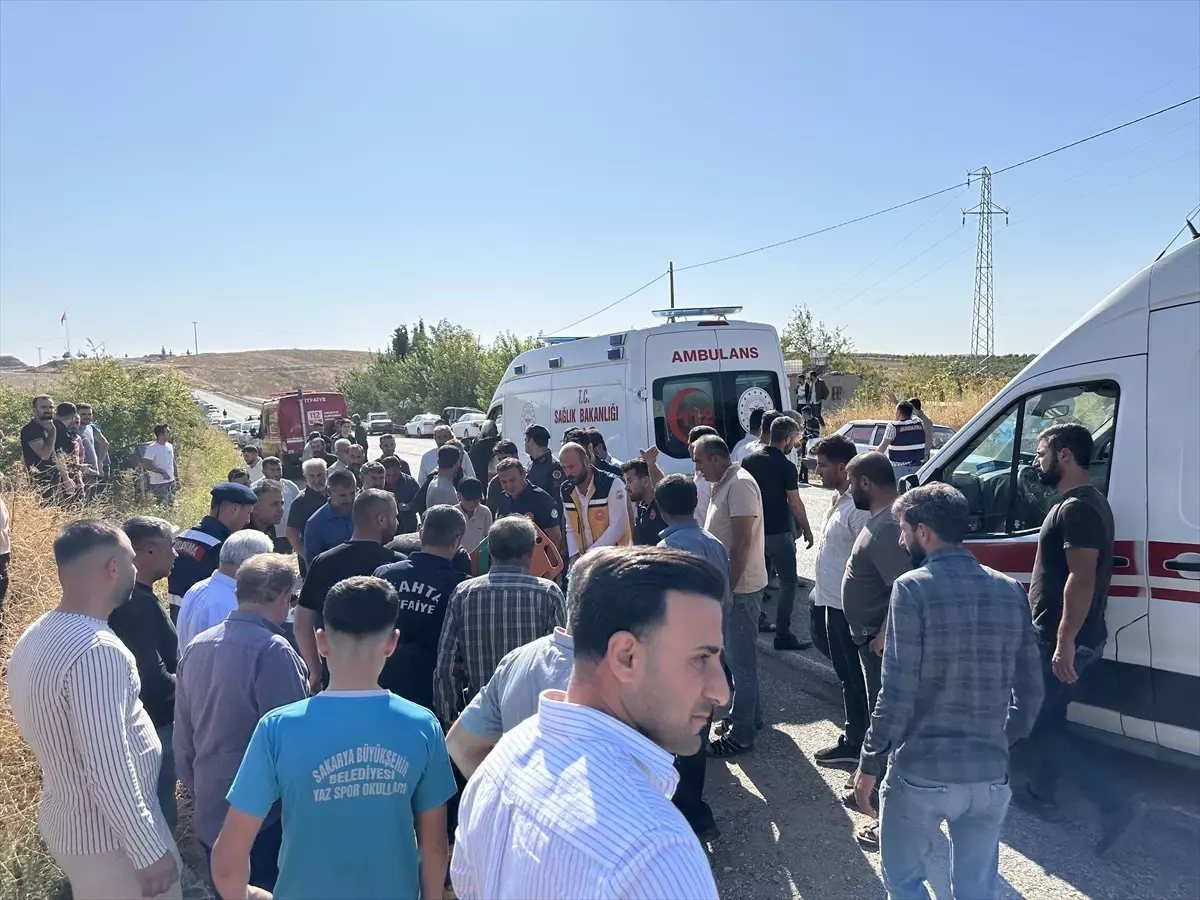 Ambulans ve otomobil çarpıştı: 8 yaralı