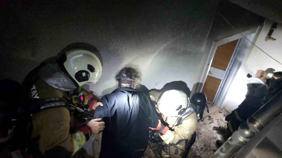 Hatay\'da Apartman Yangını: Dumandan Etkilenen İki Kişi Kurtarıldı