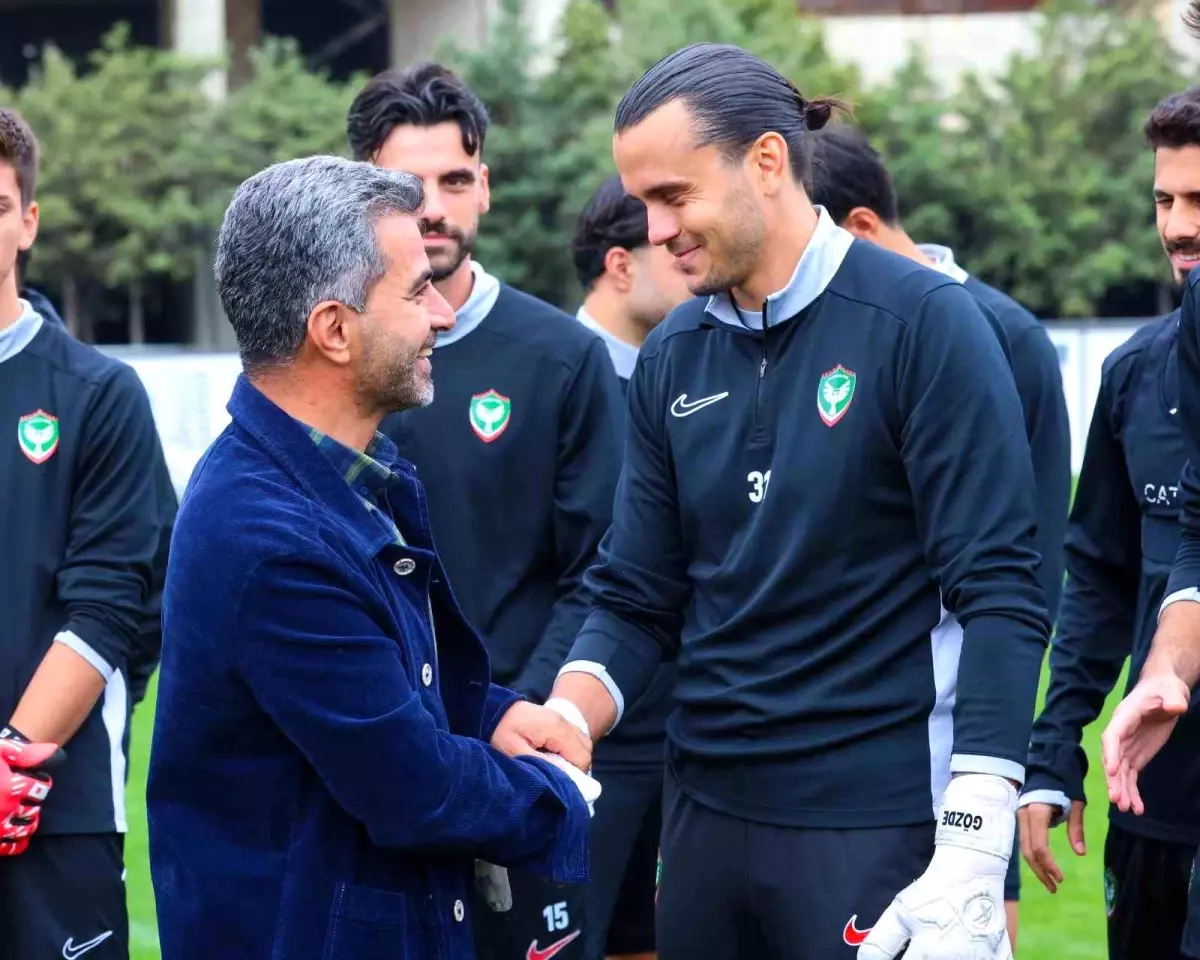 Amed Sportif\'te Yeni Başkan Eren, Takımı Ziyaret Etti