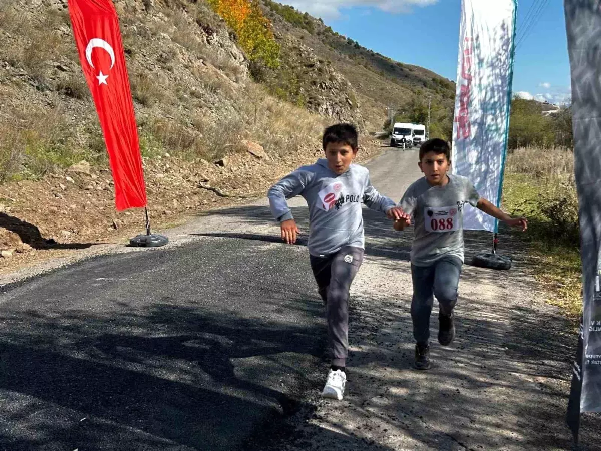 Posof\'ta Gençlerin Enerjisiyle Atletizm Yarışması Düzenlendi
