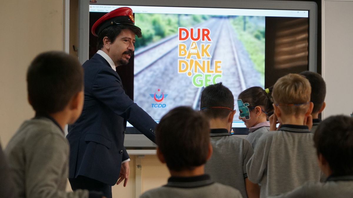 30 Bin Öğrenciye Hemzemin Geçit Eğitimi